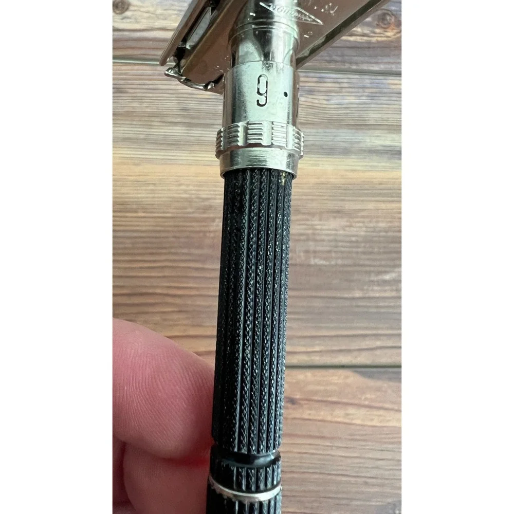 Vintage 1973 Gillette Black Beauty Adjustable Safety Razor T-2 TTO Double Edge